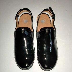 Revitalign (Size 8B) Black Patent Leather Ankle Strap Ventura Patent Clogs